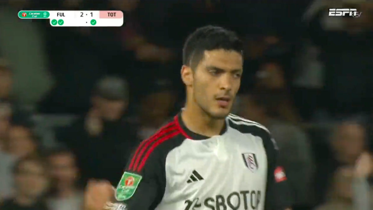 VIDEO: Raúl Jiménez anota un GOLAZO en la victoria del Fulham ante el Tottenham en Carabao Cup