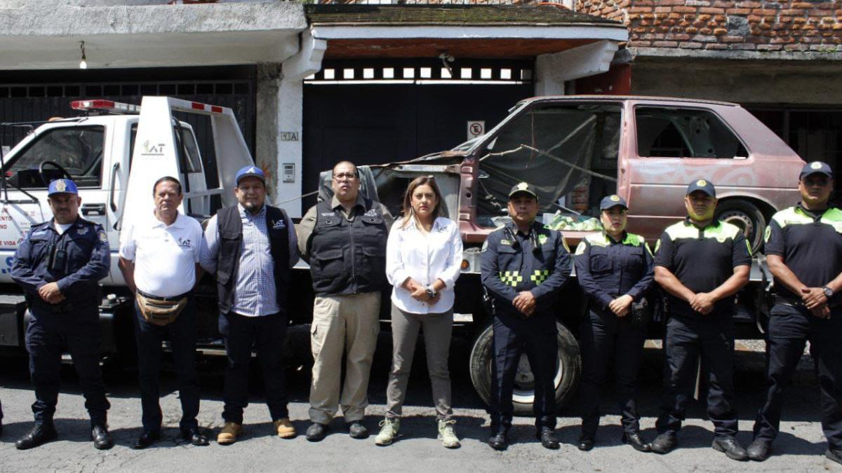 Encabeza Alfa González retiro de autos chatarra en calles de Tlalpan