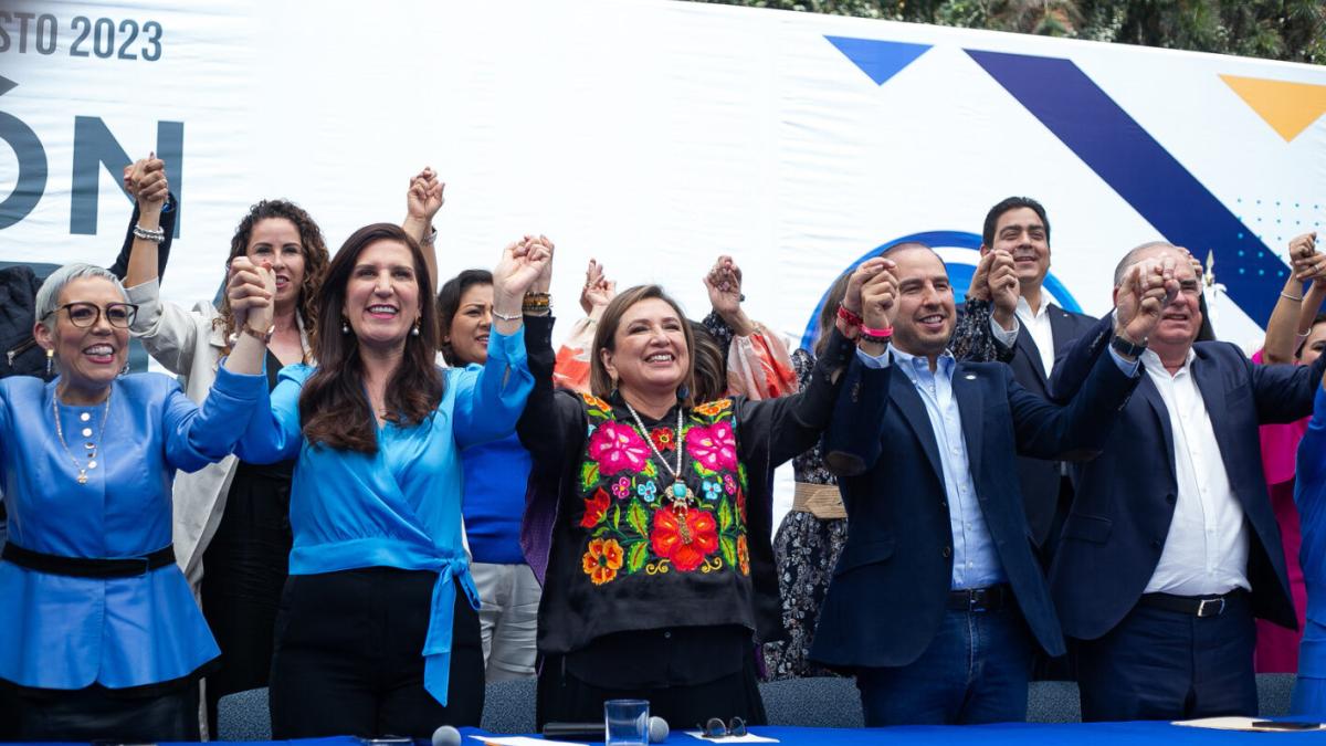 Senadores y líderes del PAN arropan a Xóchitl