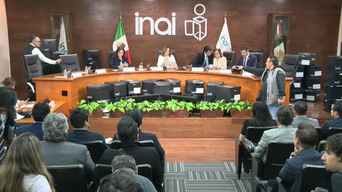 Tras meses de inoperancia, Inai sesiona con cuatro comisionados