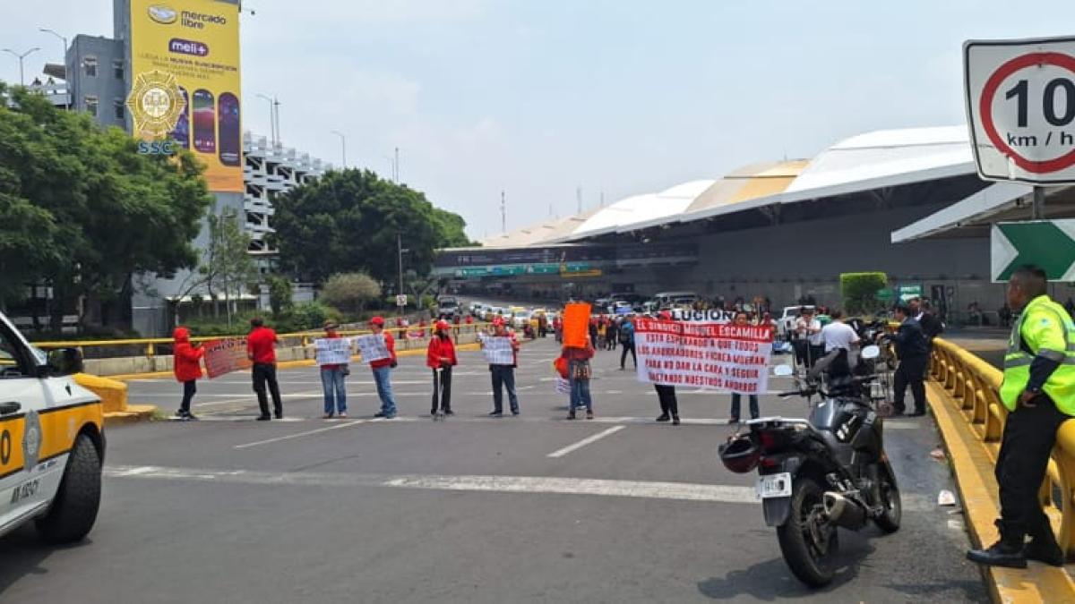 Bloqueo de 5 horas en el AICM genera caos y pérdida de vuelos