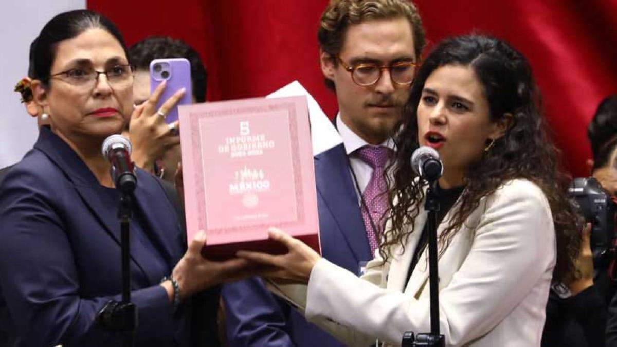 En medio de barullo electoral, Luisa María Alcalde entrega informe de AMLO al Congreso