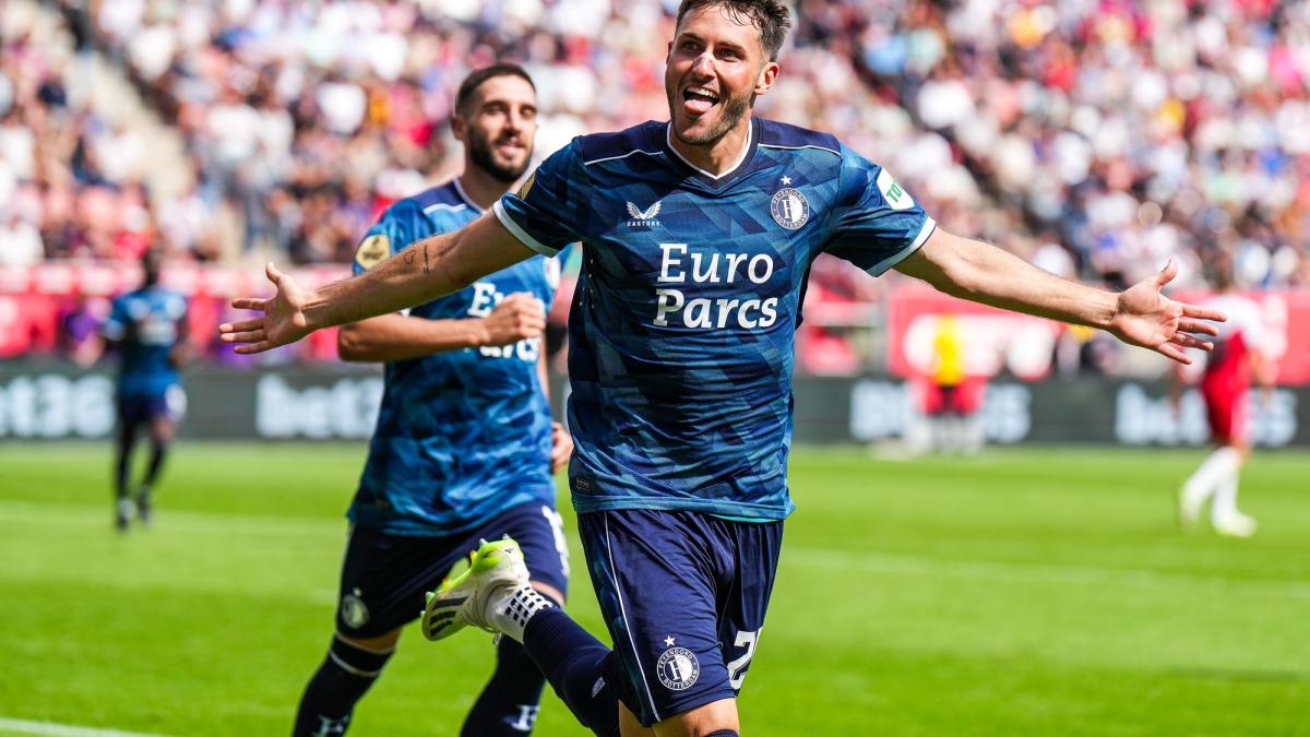 Santiago Giménez marca dos GOLAZOS en la victoria del Feyenoord ante el Utrecht (VIDEO)