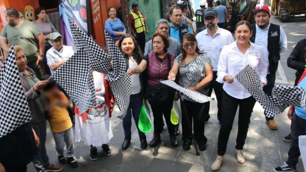 Alfa González reencarpeta calles con mayor deterioro en Tlalpan