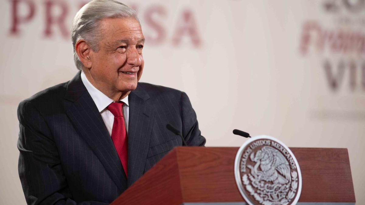 AMLO asegura que baja en pobreza lo “fortaleció”