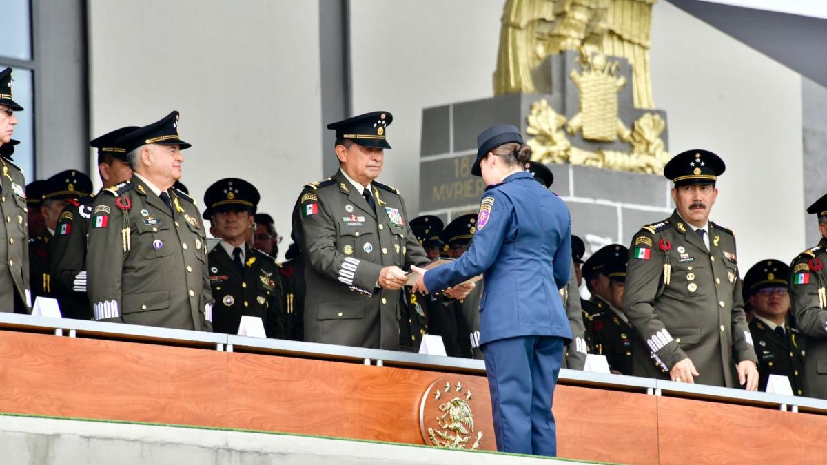 Celebran cierre y apertura de cursos del Sistema Militar