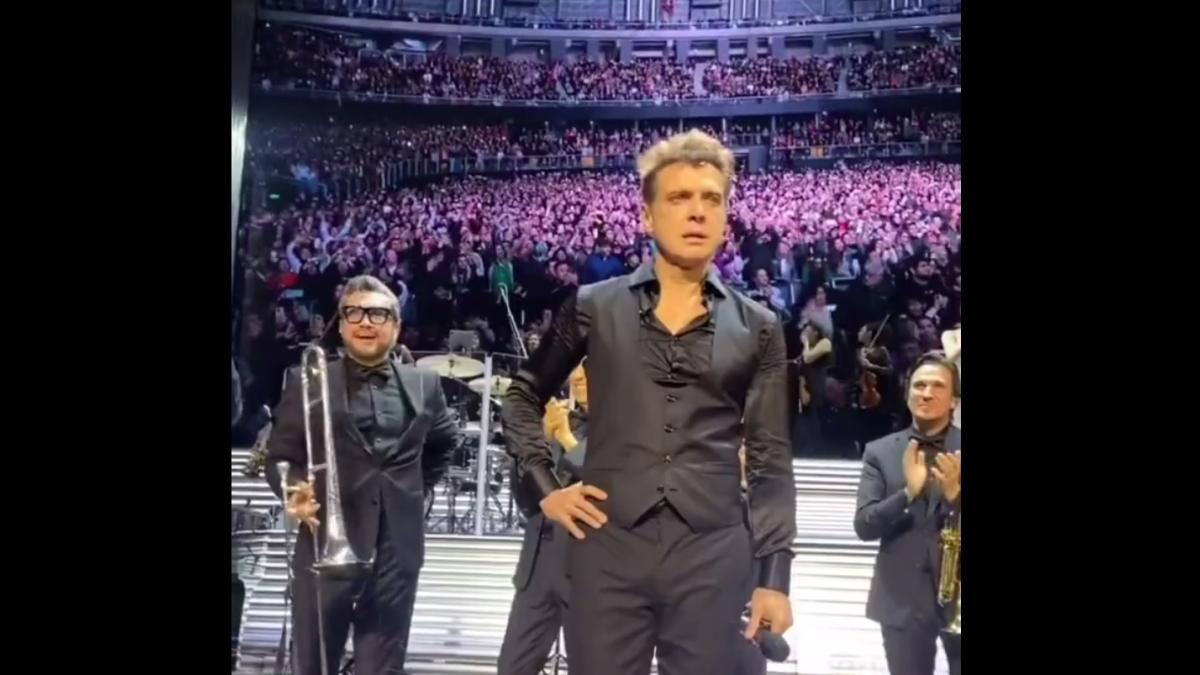 Luis Miguel, como nunca, llora en pleno concierto y conmueve a fans: 'Lo quiero abrazar' | VIDEO