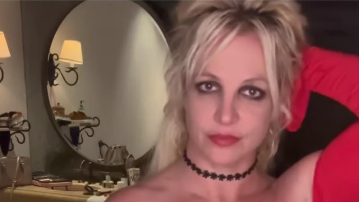 Captan a Britney Spears bailando banda en restaurante de Cabo San Lucas | VIDEO