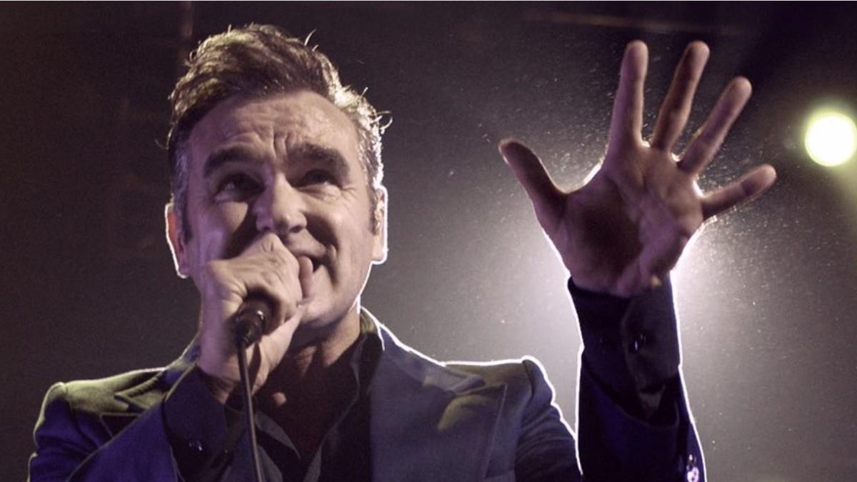 Revelan que Morrissey se enfermó de dengue al llegar a México