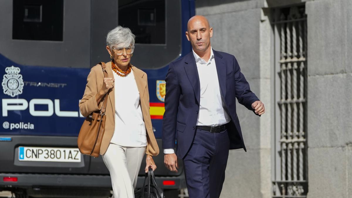 Juez otorga orden de restricción a Rubiales para no acercarse a Jenni Hermoso