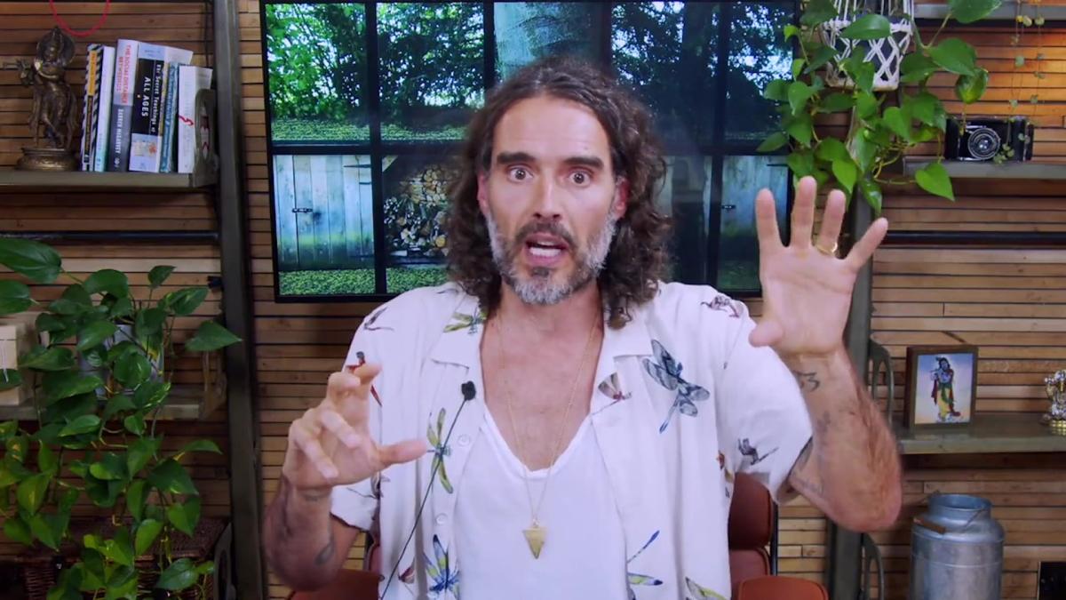 Russell Brand es acusado de violación y agresiones por varias mujeres... y él lo niega