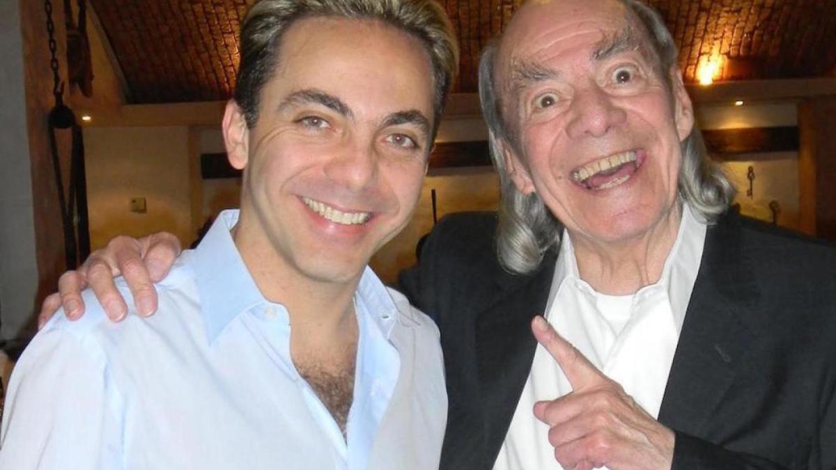 El Loco Valdés 'fumó porro hasta los 90 años', revela su hijo Cristian Castro