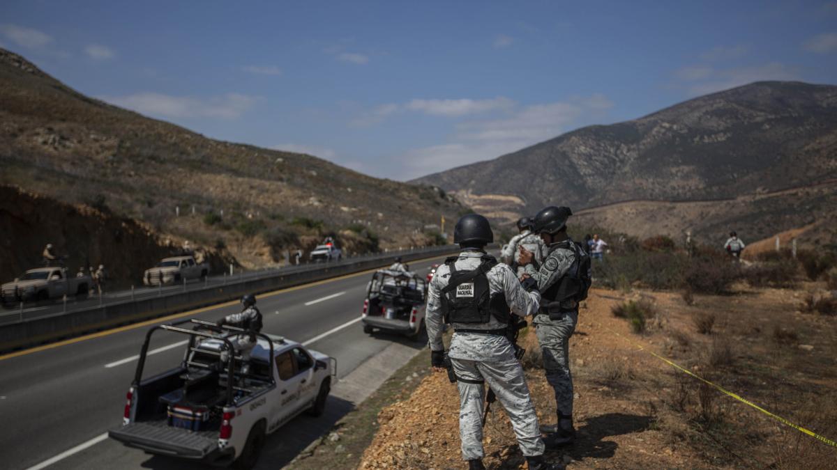 Texas halla 2 cuerpos en el Bravo; aquí, 4 en montañas