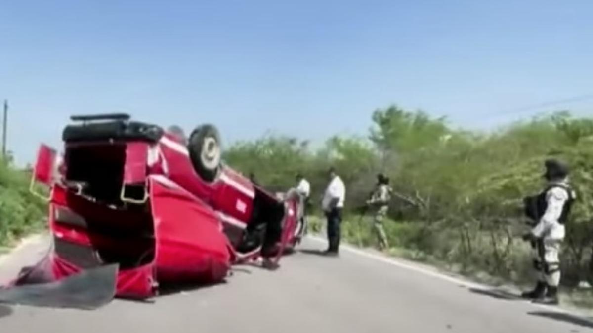 Vuelca camioneta con 22 cubanos