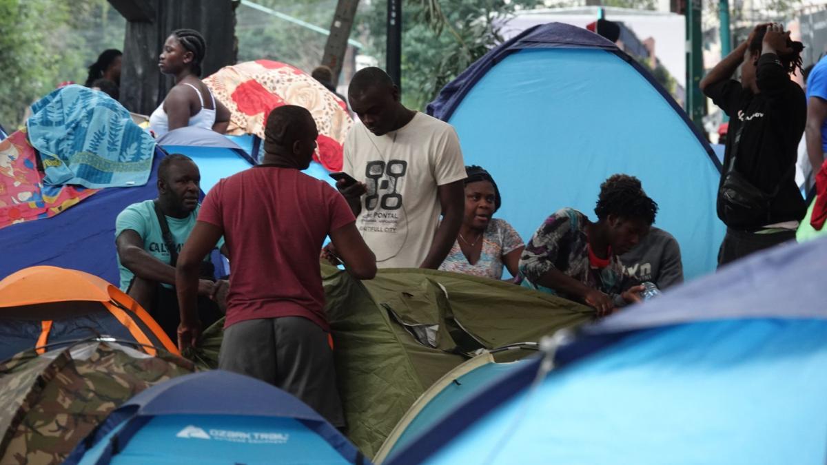 Vecinos de la Gustavo A. Madero exigen solución ante problemática de migrantes en las calles