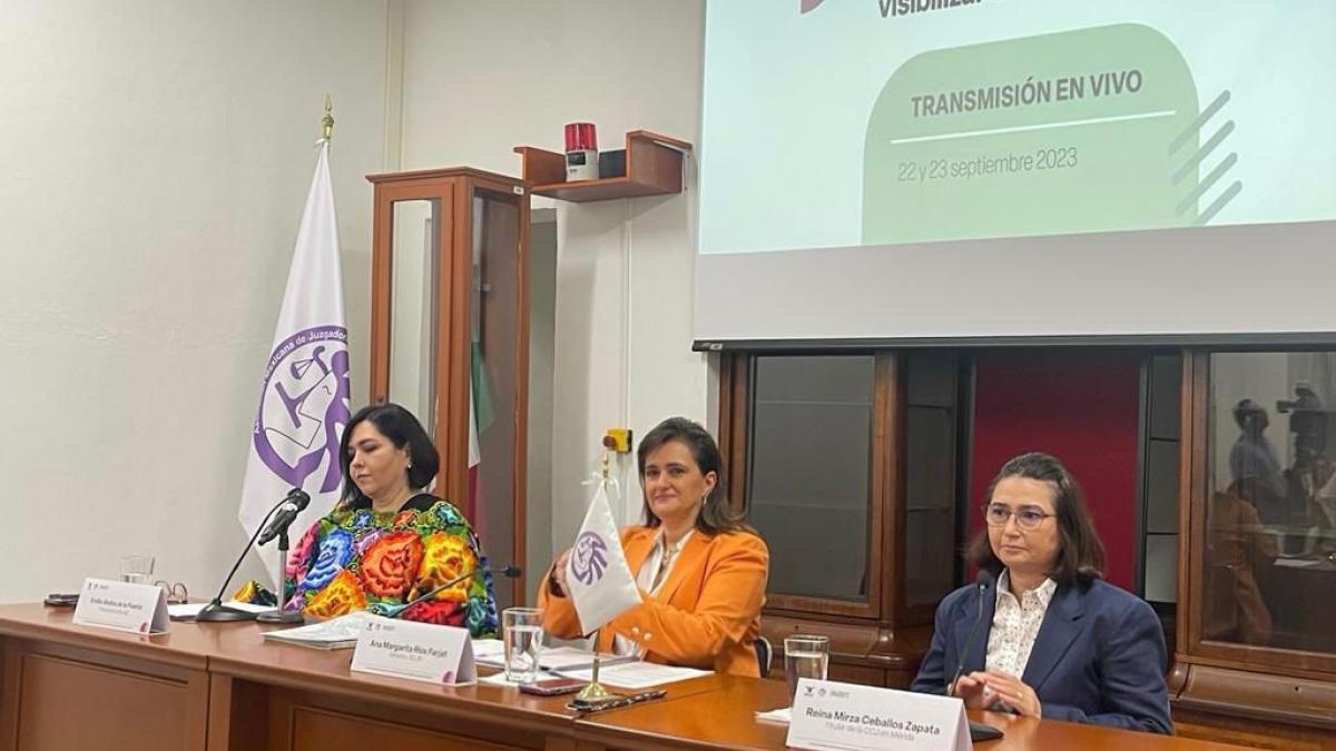 Ministra Ríos Farjat inaugura el congreso 'Doble jornada laboral de las mujeres. Retos para visibilizar el trabajo de cuidados' en Mérida