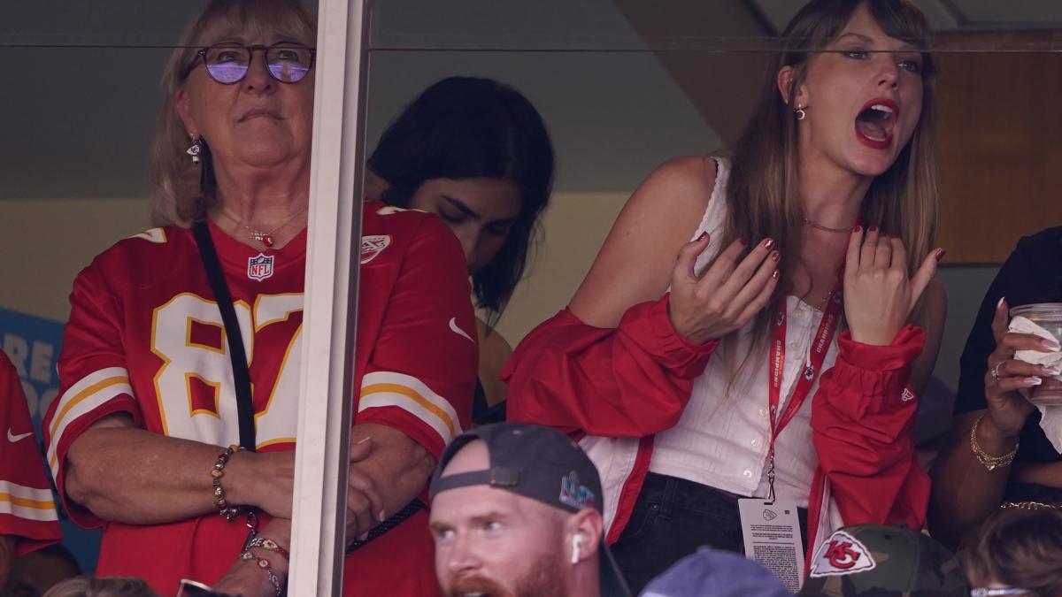 NFL: Taylor Swift convive con su "suegra" mientras Donna Kelce tiene una tarde fantástica con los Kansas City Chiefs