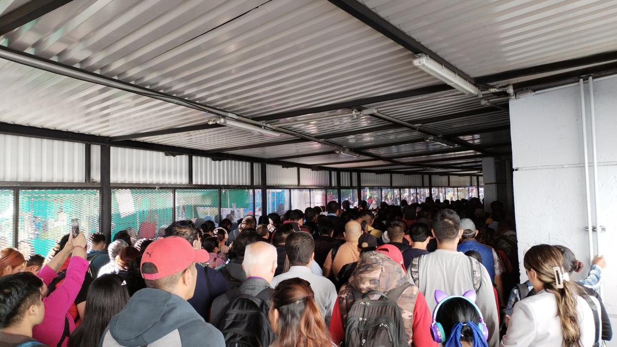 Metro CDMX. Saturan entradas y pasillos en Línea 9; retrasos en Línea 3