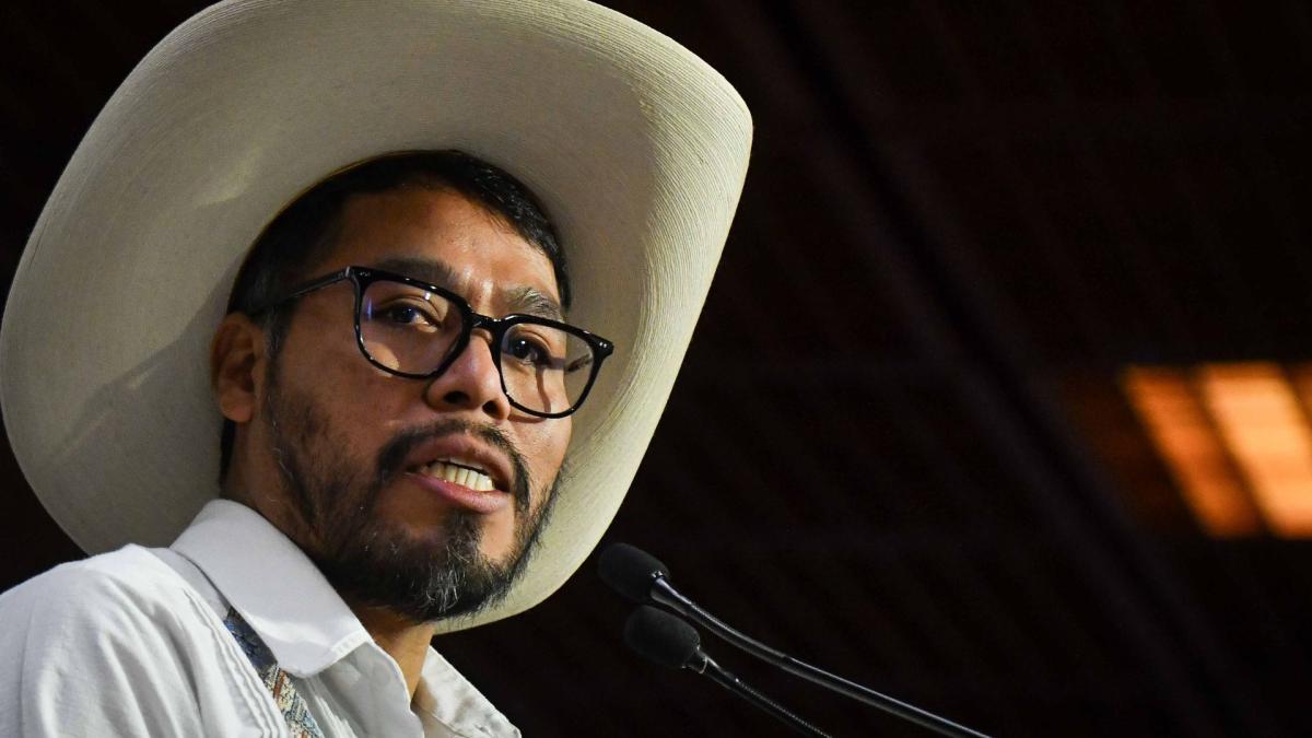 Diputado sobreviviente de Ayotzinapa exige protección a AMLO ante 'riesgo inminente'