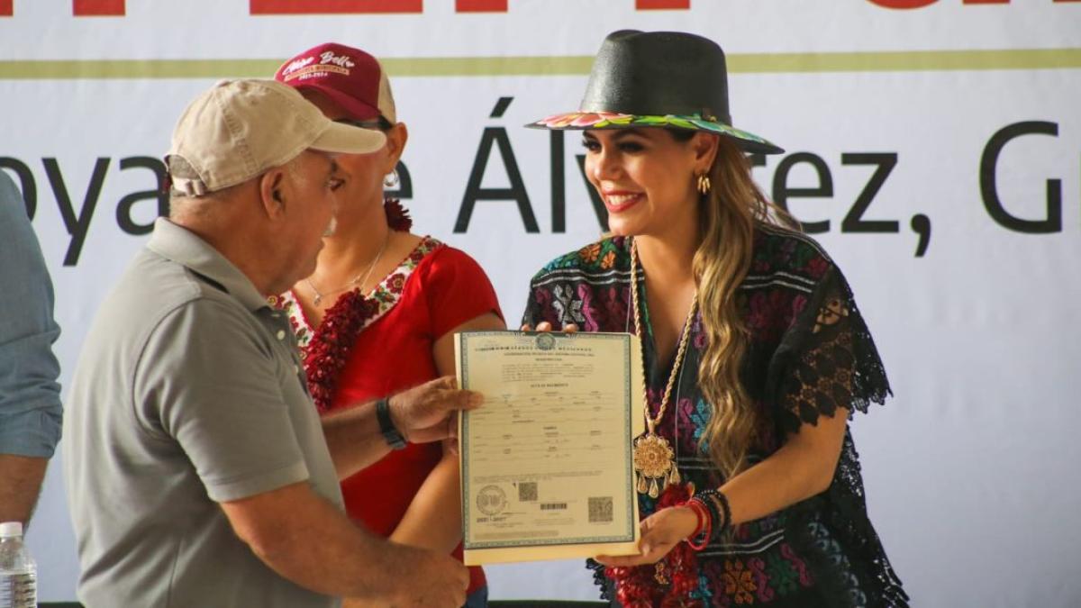 Evelyn Salgado encabeza Feria de Servicios Integrales en la comunidad de El Paraíso