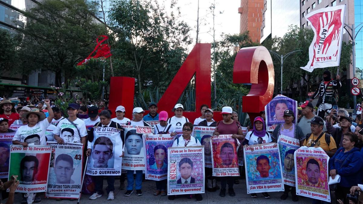 Desconfían del fiscal del caso Ayotzinapa