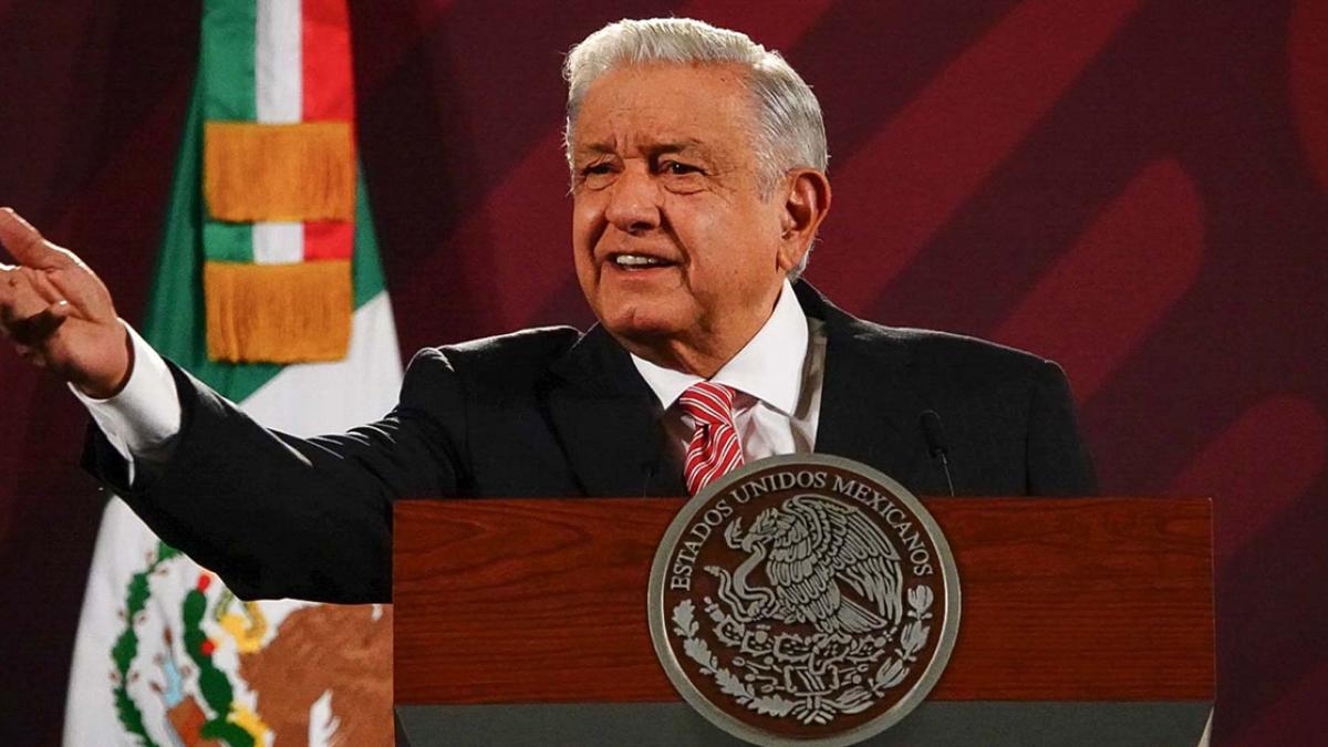 Denuncia AMLO 'operación tapadera' de SCJN e Inai para ocultar sueldos de ministros