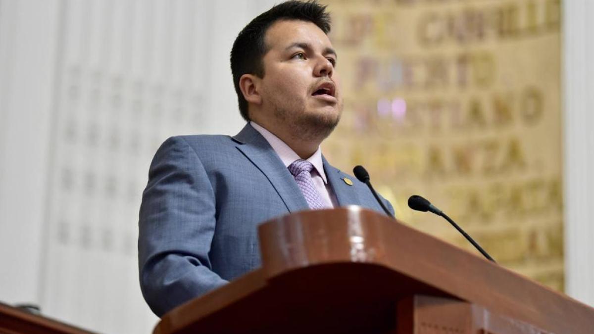 Diputado migrante pide legislar desde el exterior