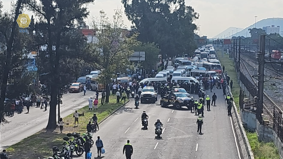 VIDEO | Transportistas bloquean en estas vialidades del sur de la CDMX