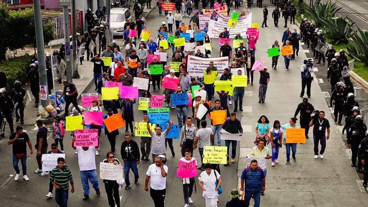 Con ocho bloqueos, transportistas desquician sur y oriente de CDMX