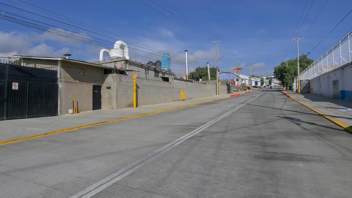 Inauguran repavimentación de zona industrial en Atizapán