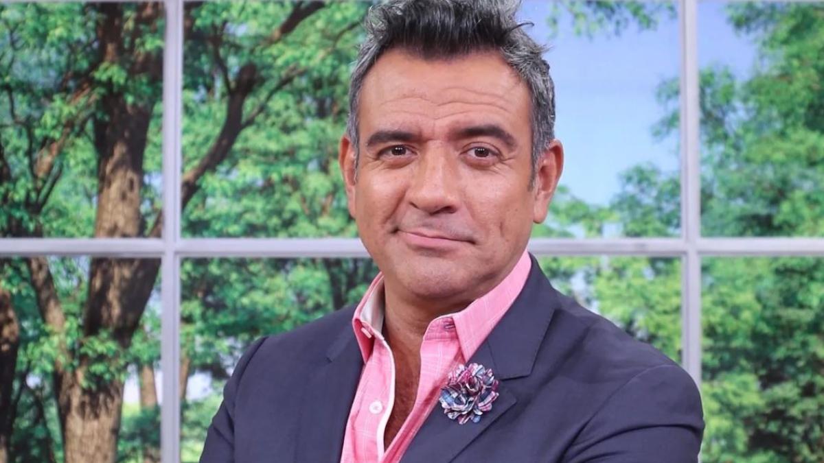 ¿Héctor Sandarti se operó o le pegaron? mira sus FOTOS con la cara hinchada y moretada... ¡y júzgalo!