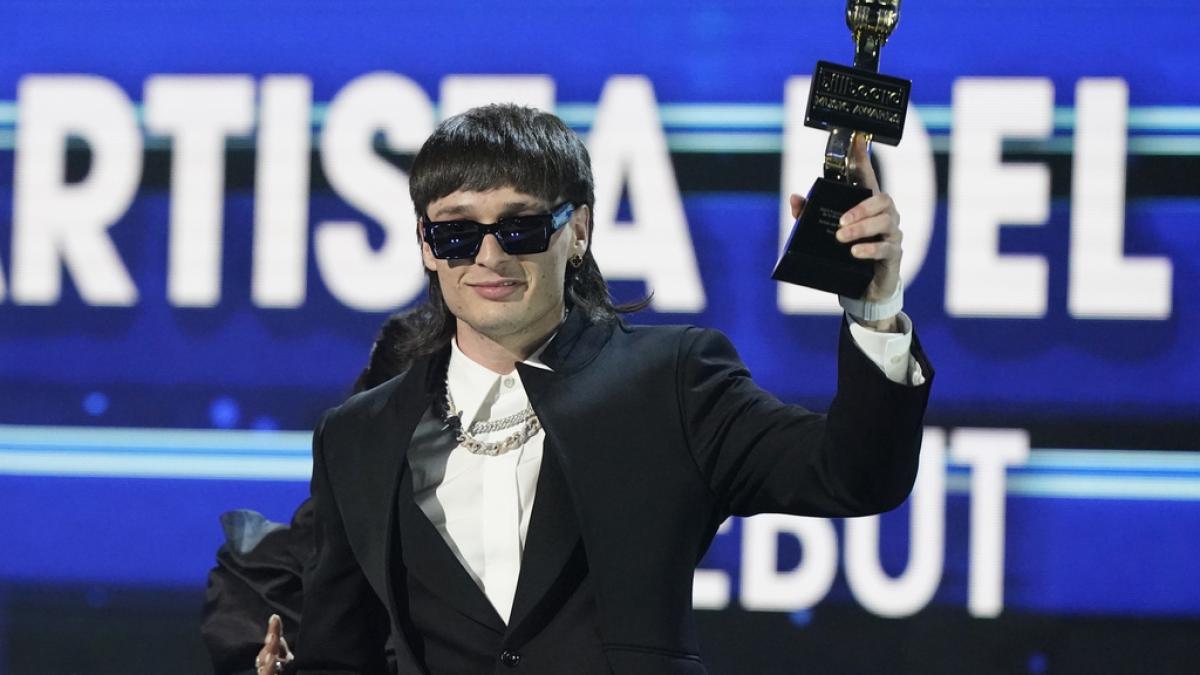 Peso Pluma, el máximo ganador de los Premios Billboard; superó a Bad Bunny