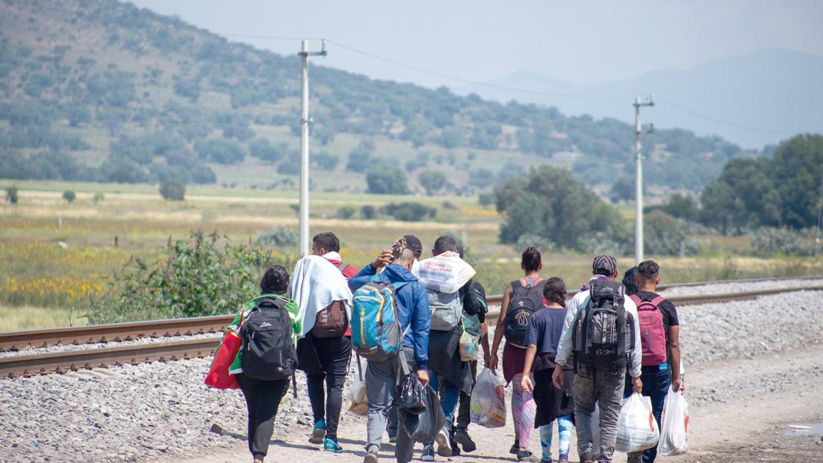 Migrantes se extienden al Edomex con la esperanza de abordar La Bestia