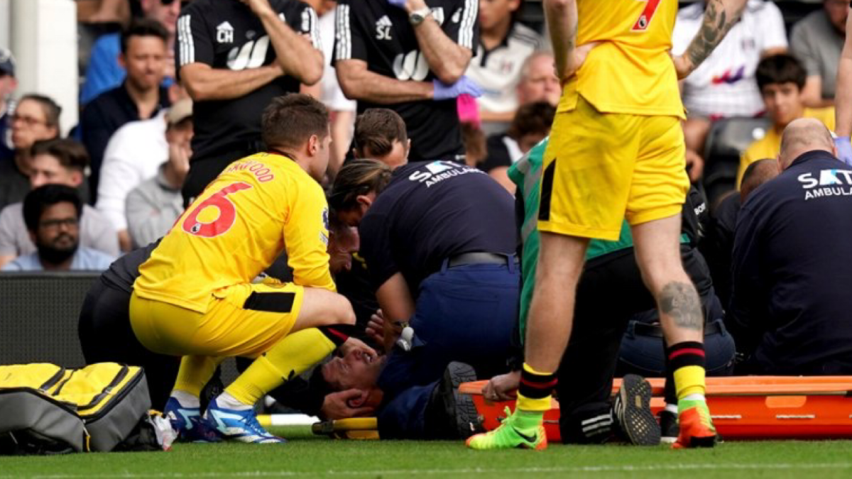 Premier League: Capitán del Sheffield United sufre una de las peores lesiones del año en el partido contra Fulham (VIDEO)