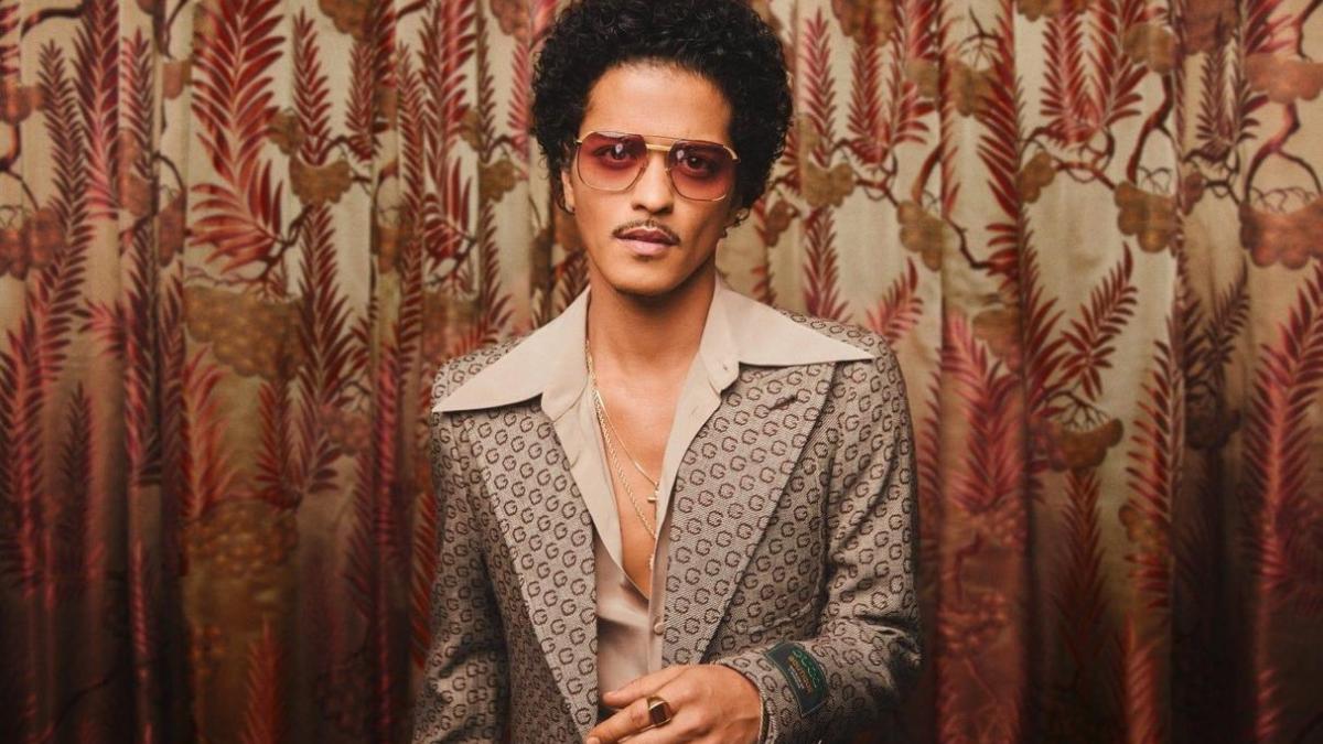 Reportan que Bruno Mars está en espera de salir de Israel por guerra con Gaza