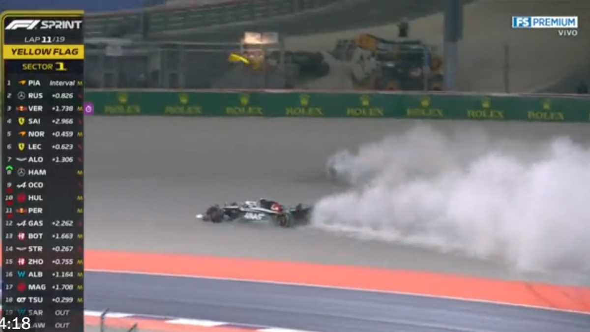 F1: Checo Pérez choca y queda fuera del sprint; se olvida del título del mundo (VIDEO)