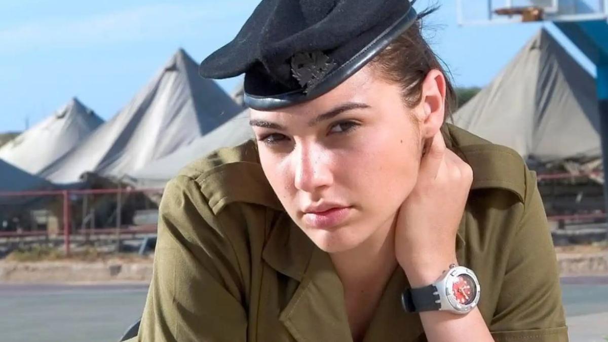 Gal Gadot, ex soldado de Israel, se pronuncia sobre el ataque de Hamás: 'Orando por los que sufren'