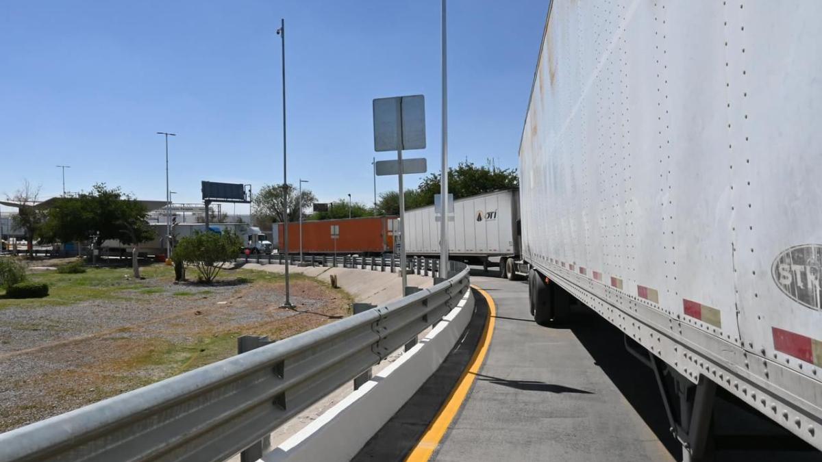 Suman casi 19 mil los vehículos de carga impedidos de cruzar puentes fronterizos por crisis migratoria: FPFCH