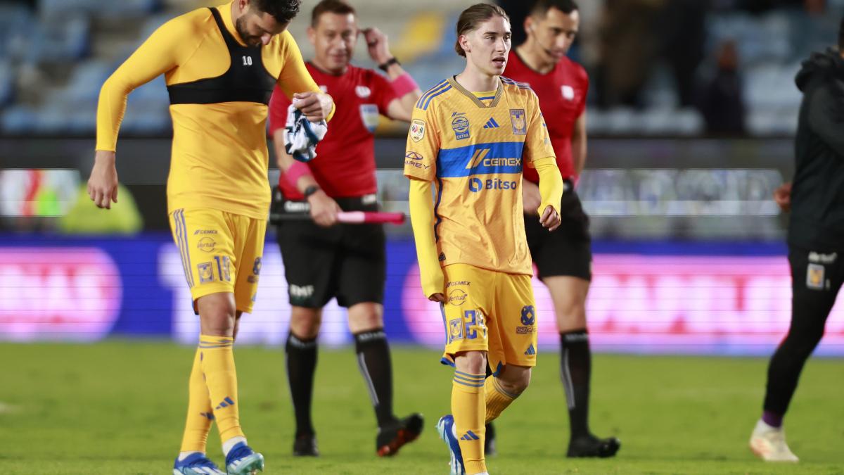 VIDEO: André-Pierre Gignac empuja y desaira a Marcelo Flores, quien le dio su mano a la hora del cambio