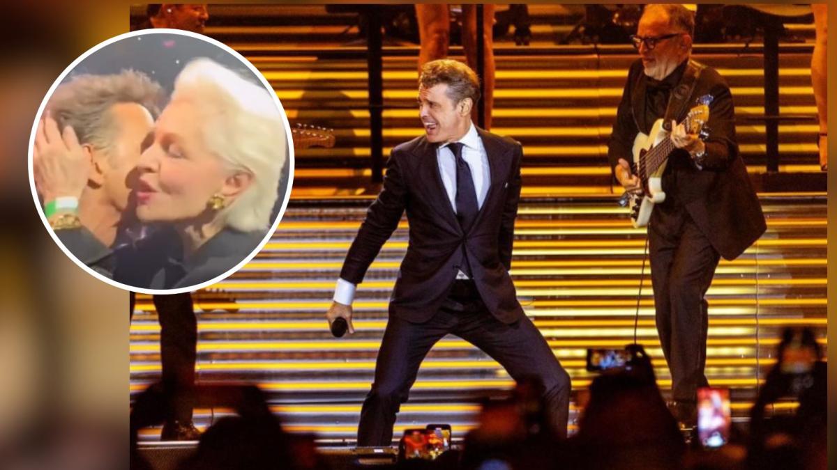 Carolina Herrera acude a concierto de Luis Miguel; 'El Sol' le da un beso y le regala rosas