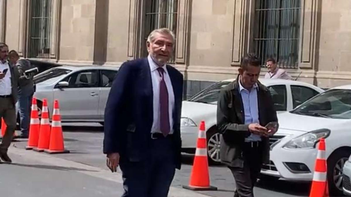 Con nuevo look, así reapareció Adán Augusto en Palacio Nacional para una reunión con AMLO