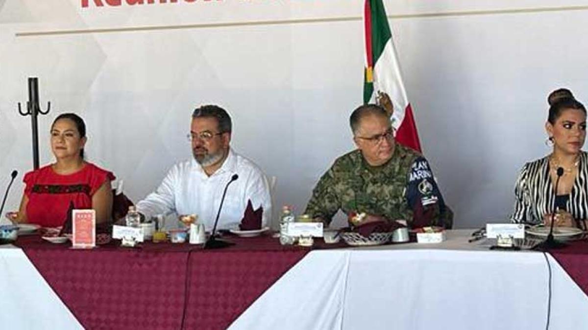 Representantes de la SICT, Bienestar, CNPC, Sedena y Semar evalúan daños por 'Max' en Guerrero