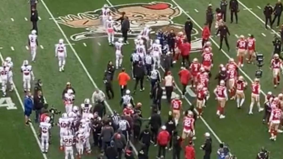 Video: Jugadores de San Francisco 49ers y Cleveland Browns protagonizan altercado masivo antes del inicio del partido