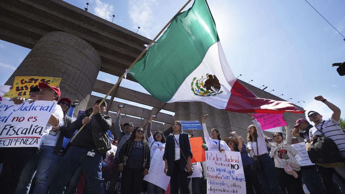 Trabajadores del Poder Judicial se manifiestan este domingo en el Zócalo CDMX y otras entidades