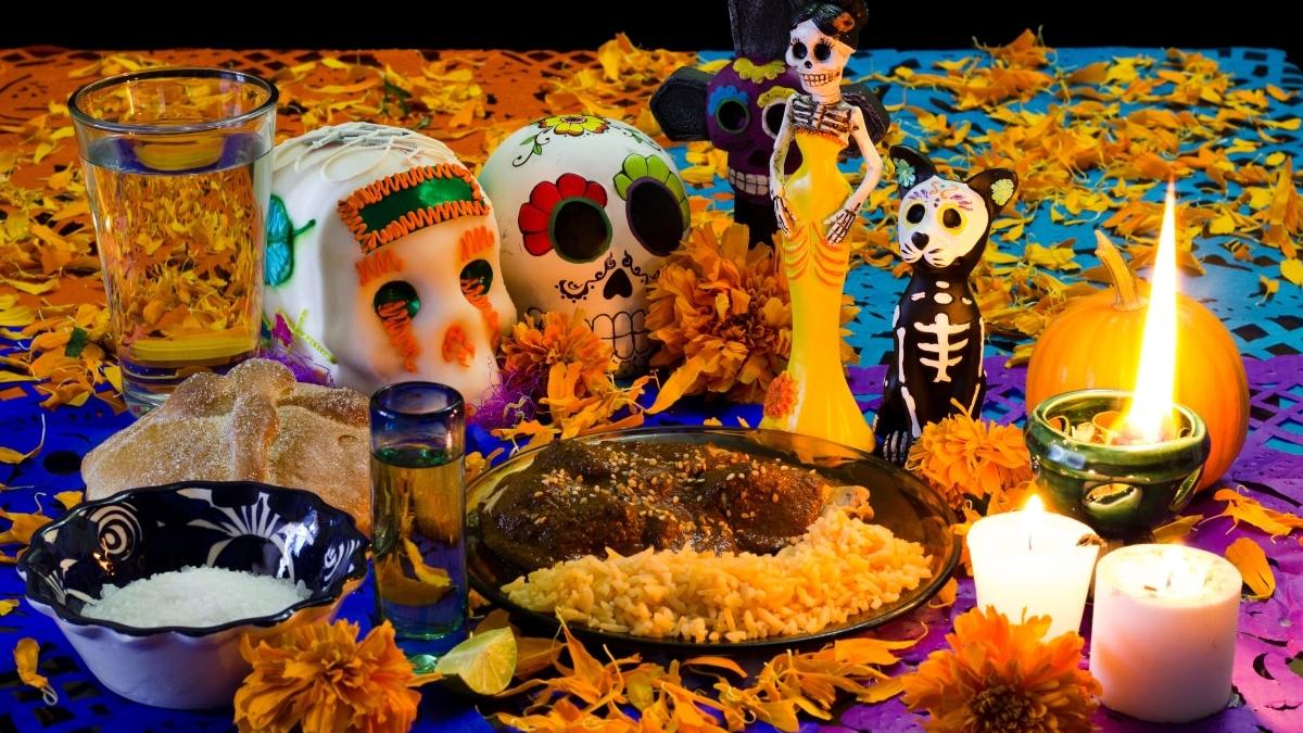 Conoce lo que significan los cuatro elementos de una ofrenda de Día de Muertos