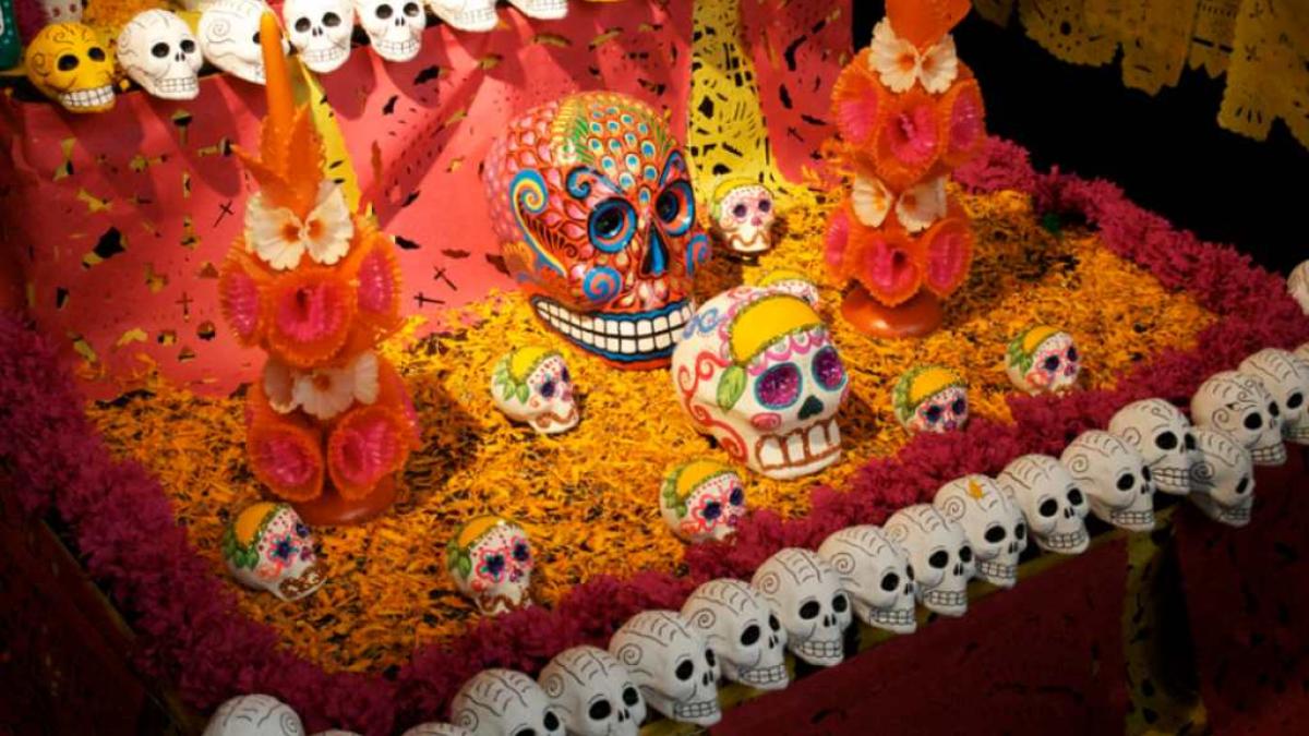 ¿Cuál es el origen de la ofrenda de Día de Muertos?