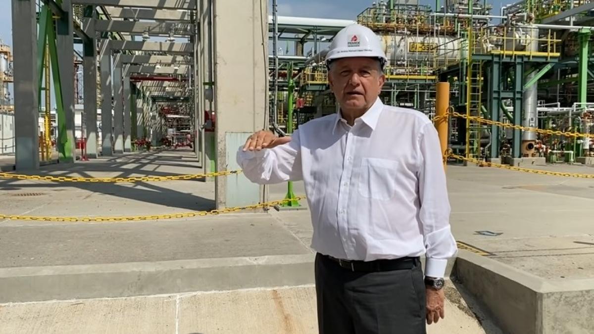 AMLO anuncia inversión de 2 mmdp para refinería de Salamanca; piden su reelección en Guanajuato