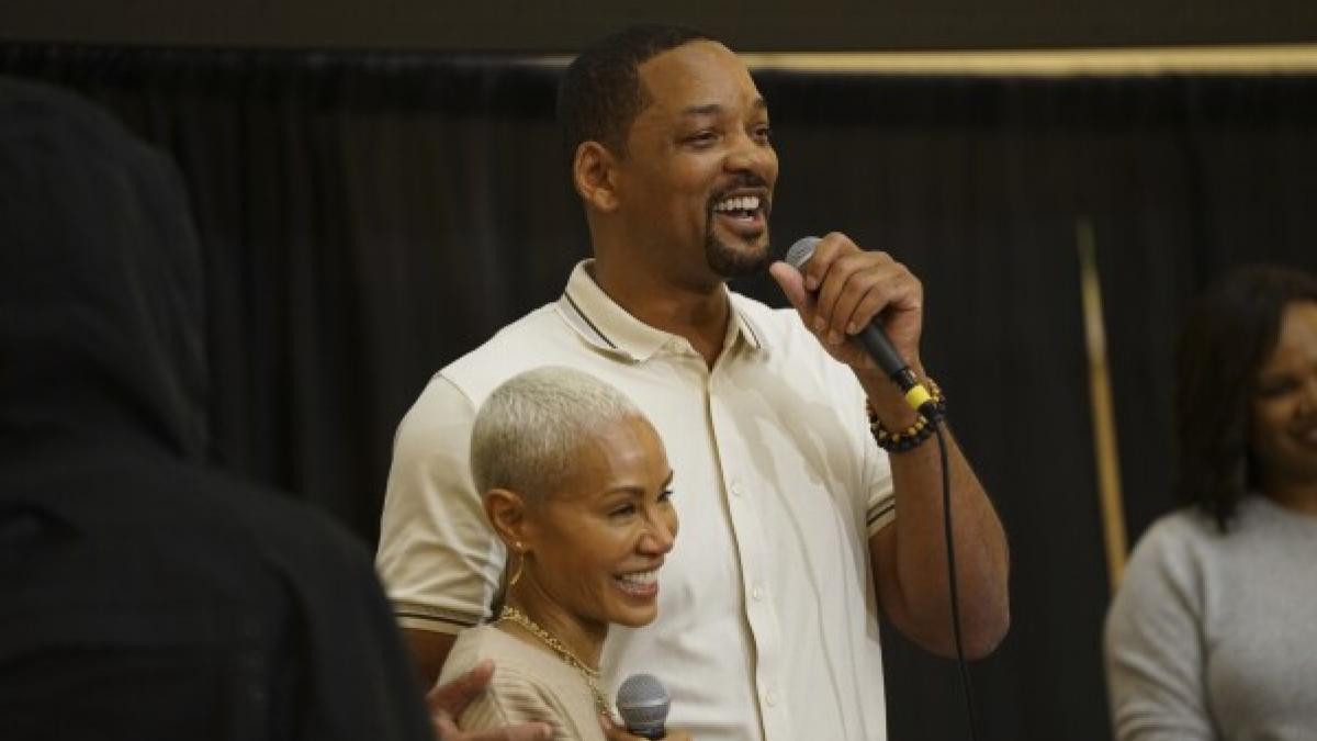 Will Smith interrumpe presentación del libro de Jada Pinkett y le declara su amor