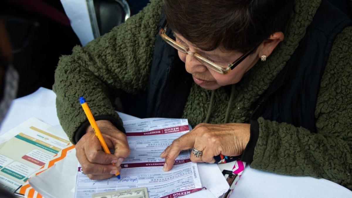 ¿Por qué los adultos mayores dejarán de recibir Pensión Bienestar de 4 mil 800 pesos?