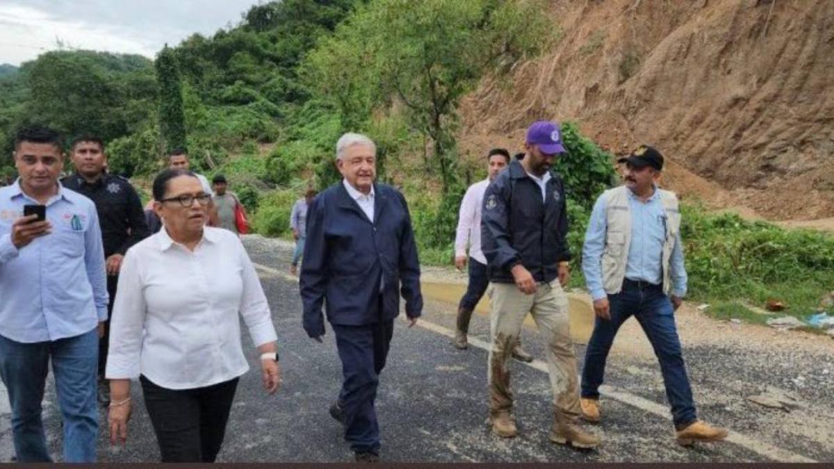 AMLO llega a Acapulco para evaluar daños por huracán 'Otis'